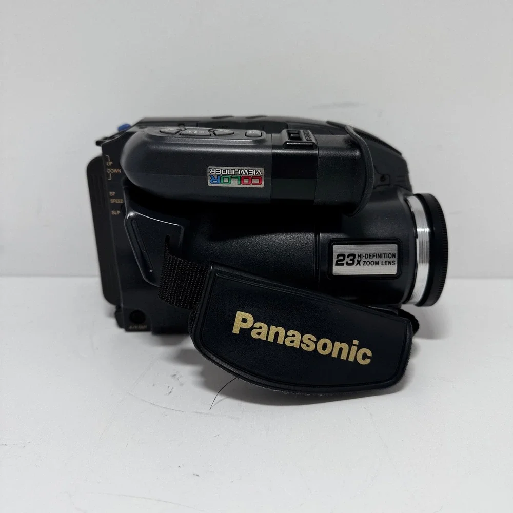 Panasonic Palmcorder‎ PV-A228 VHS-C Camcorder 23x Zoom Color Viewfinder Bundle